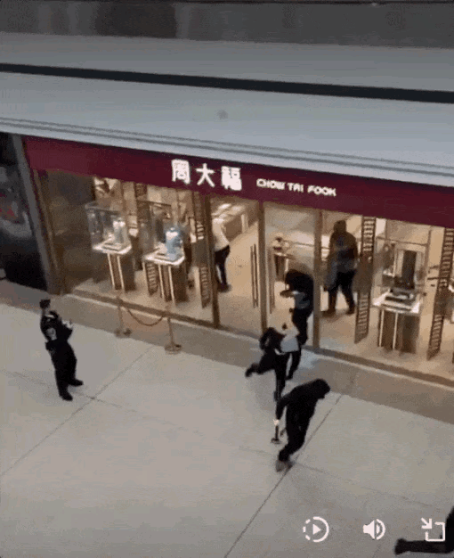 多伦多周大福金店遭劫：保安该拼命还是保命？金店劫案轰动全城-5.jpg