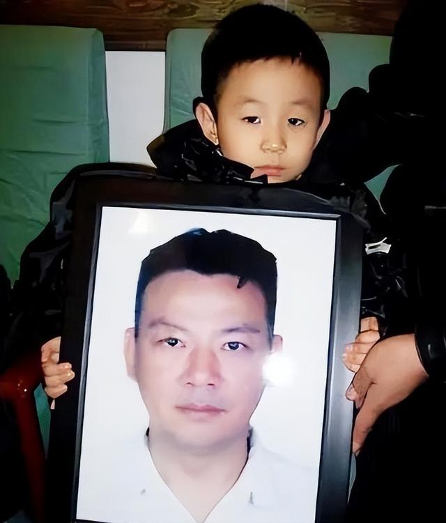 生前风光，死后凄凉的10位明星，葬礼还没办完，家人却忙着争遗产-8.jpg