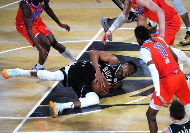 （体育）篮球——NBA杯赛：雄鹿夺冠-5.jpg