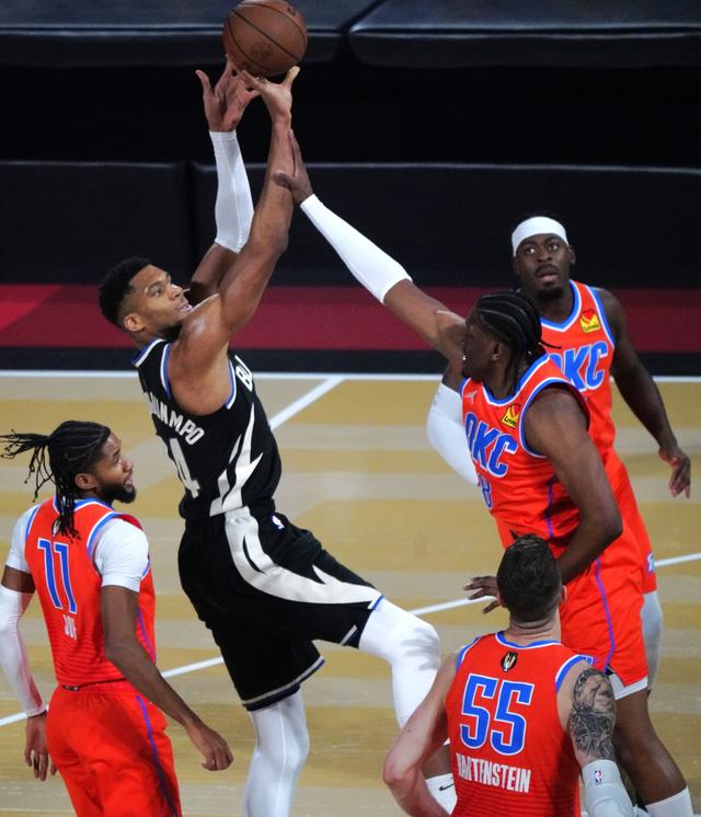 （体育）篮球——NBA杯赛：雄鹿夺冠-14.jpg