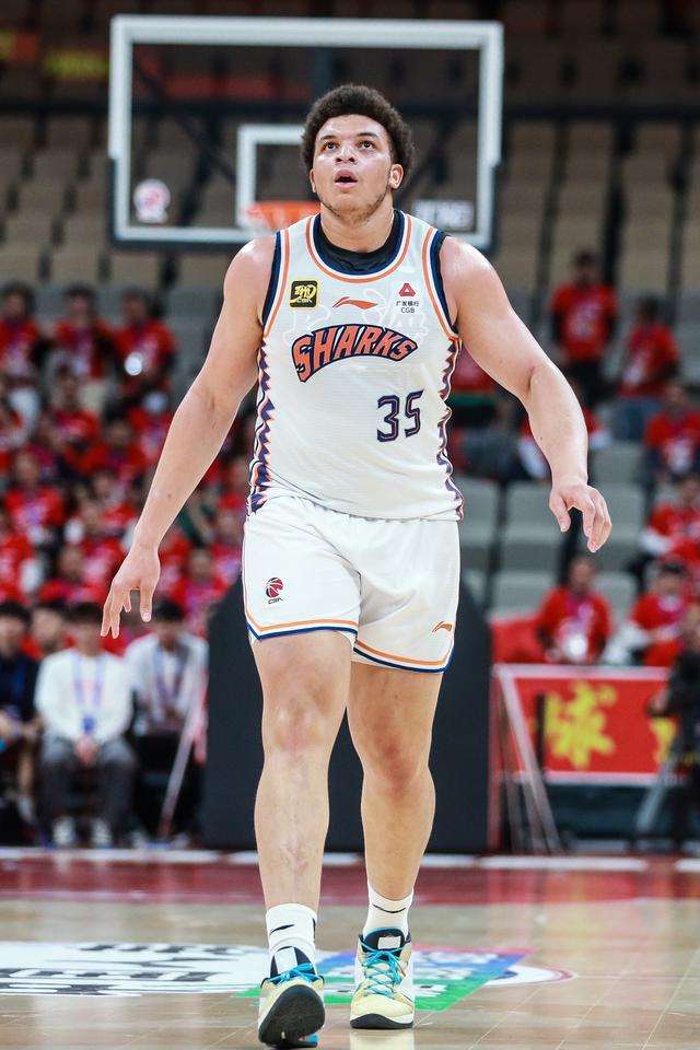 #（体育）篮球——CBA常规赛：上海久事胜深圳马可波罗-2.jpg
