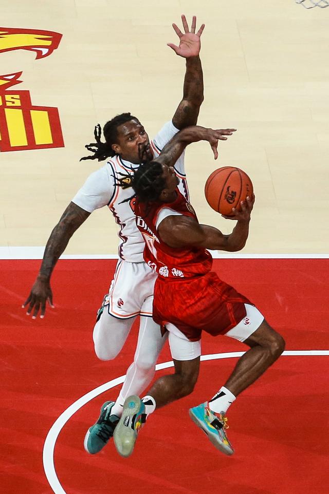 #（体育）篮球——CBA常规赛：上海久事胜深圳马可波罗-3.jpg