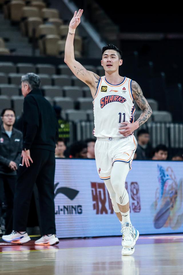 #（体育）篮球——CBA常规赛：上海久事胜深圳马可波罗-5.jpg
