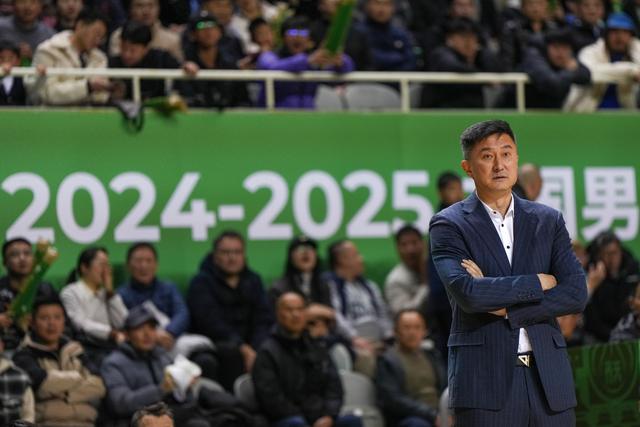 （体育）篮球——CBA常规赛：南京头排苏酒不敌广东东阳光-1.jpg