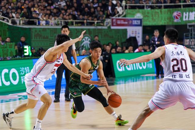 （体育）篮球——CBA常规赛：南京头排苏酒不敌广东东阳光-7.jpg