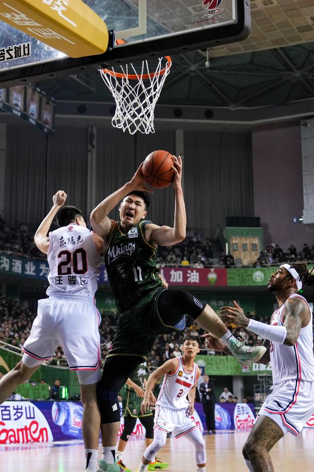 （体育）篮球——CBA常规赛：南京头排苏酒不敌广东东阳光-9.jpg