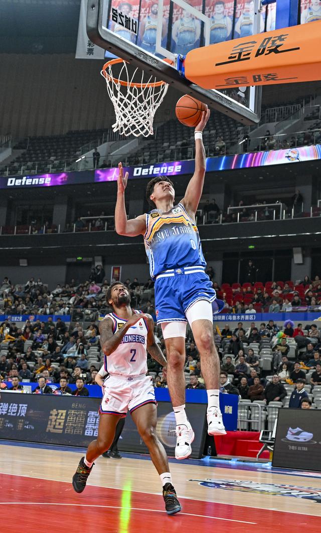 （体育）篮球——CBA常规赛：新疆伊力特胜天津先行者-1.jpg