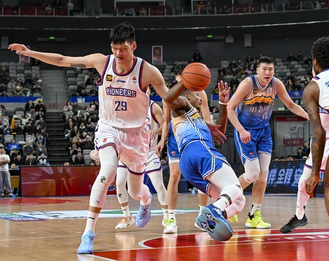 （体育）篮球——CBA常规赛：新疆伊力特胜天津先行者-3.jpg