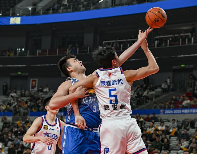 （体育）篮球——CBA常规赛：新疆伊力特胜天津先行者-8.jpg