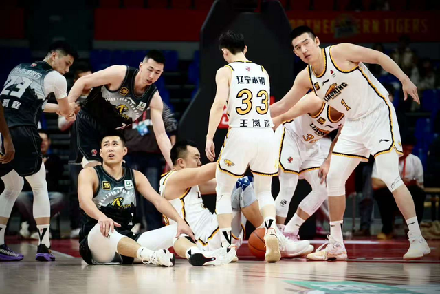 CBA最新排名！4队争第1，辽宁掉第5！广东坐9望8，上海队翻身成功-6.jpg