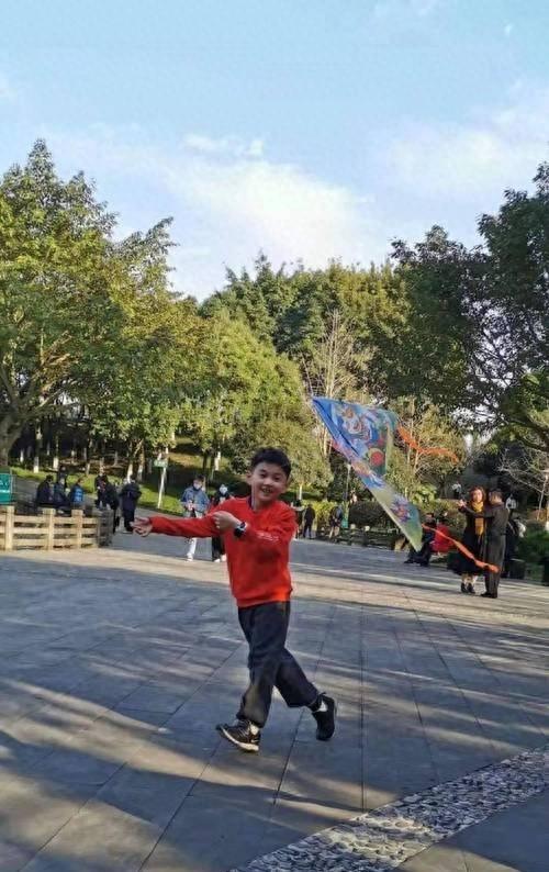 NHL首位出生于中国的球员，贺凯文正式签约温尼伯喷气机-1.jpg
