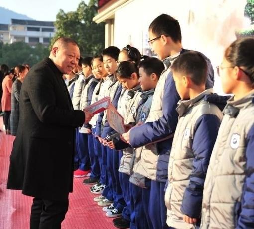 NHL首位出生于中国的球员，贺凯文正式签约温尼伯喷气机-2.jpg