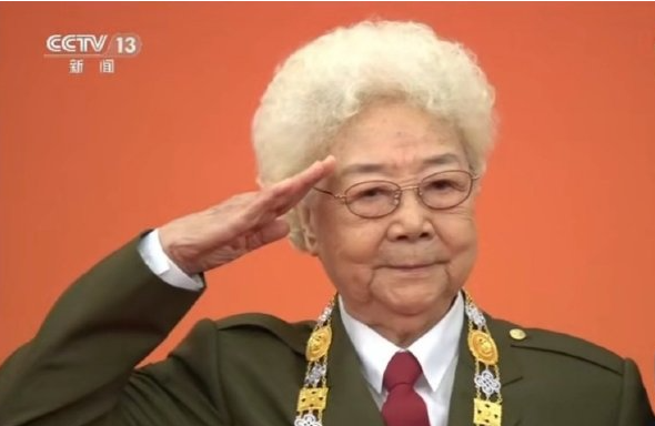 还记得新中国“22大明星”，如今5位健在，最大的96岁，最小86岁-47.jpg