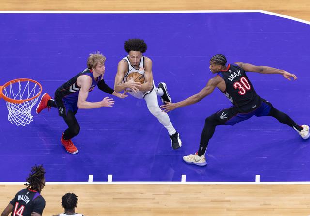 （体育）篮球——NBA常规赛：猛龙不敌篮网-6.jpg