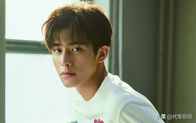 成功变成明星的6位网红，有人是淘宝女模有人书模，各不一样-2.jpg