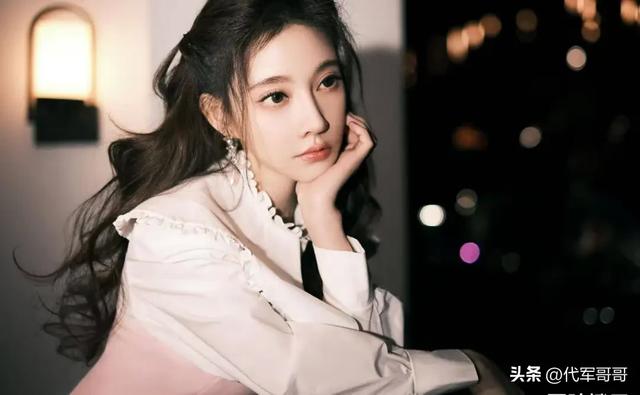 成功变成明星的6位网红，有人是淘宝女模有人书模，各不一样-6.jpg
