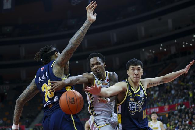 #（体育）篮球——CBA常规赛：广东东阳光不敌浙江方兴渡-3.jpg