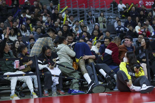 #（体育）篮球——CBA常规赛：广东东阳光不敌浙江方兴渡-7.jpg