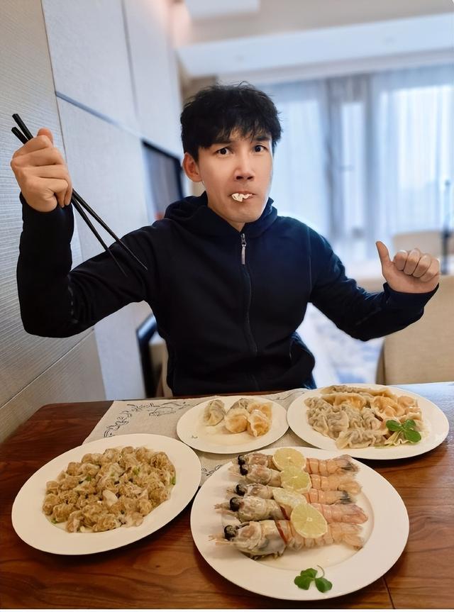 明星集体过冬至！杨幂可爱，白鹿疲惫，王心凌超美，薛之谦包饺子-13.jpg