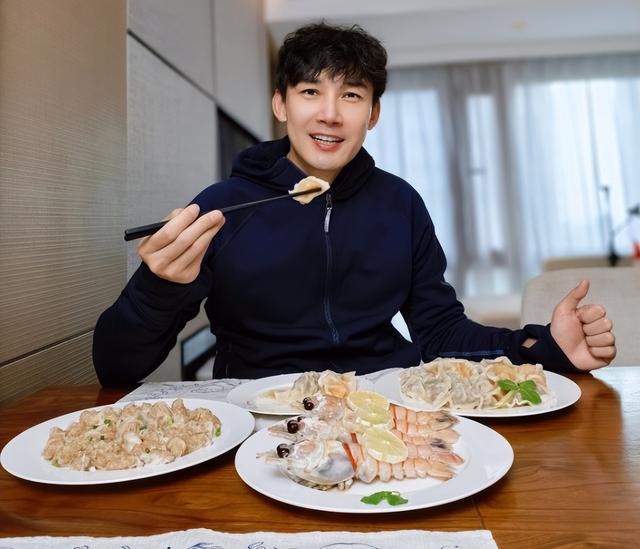 明星集体过冬至！杨幂可爱，白鹿疲惫，王心凌超美，薛之谦包饺子-12.jpg