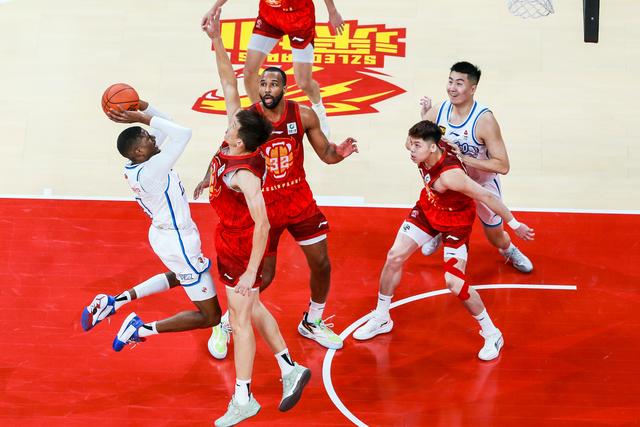 #（体育）篮球——CBA常规赛：深圳马可波罗胜宁波町渥-7.jpg