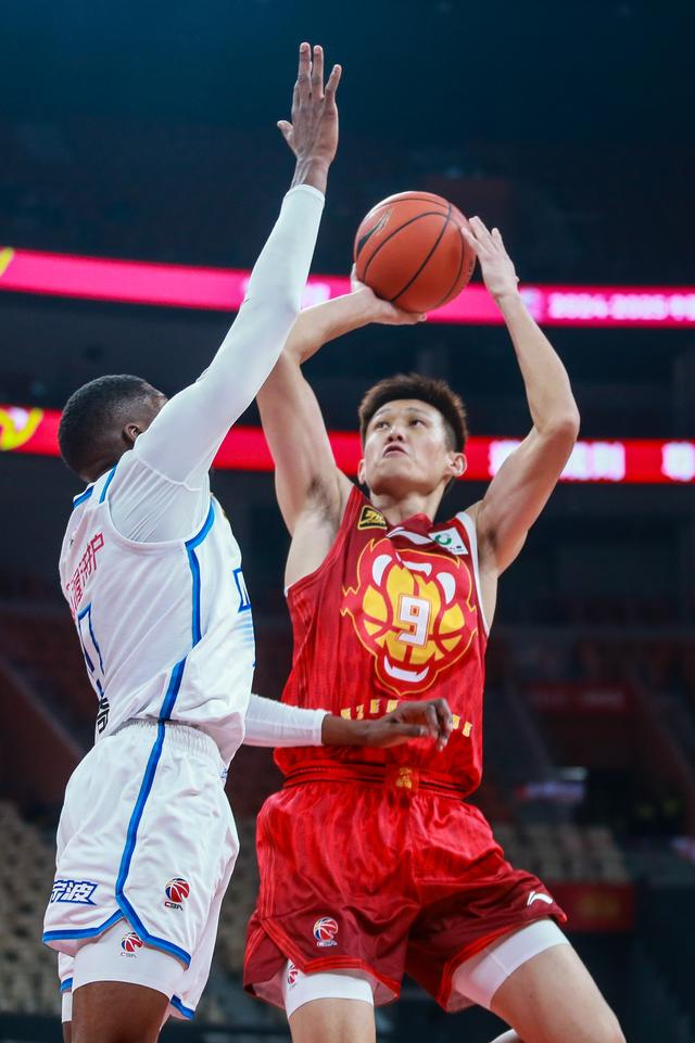 #（体育）篮球——CBA常规赛：深圳马可波罗胜宁波町渥-8.jpg
