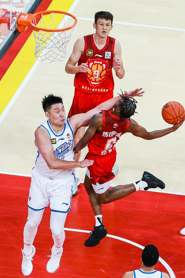 #（体育）篮球——CBA常规赛：深圳马可波罗胜宁波町渥-14.jpg