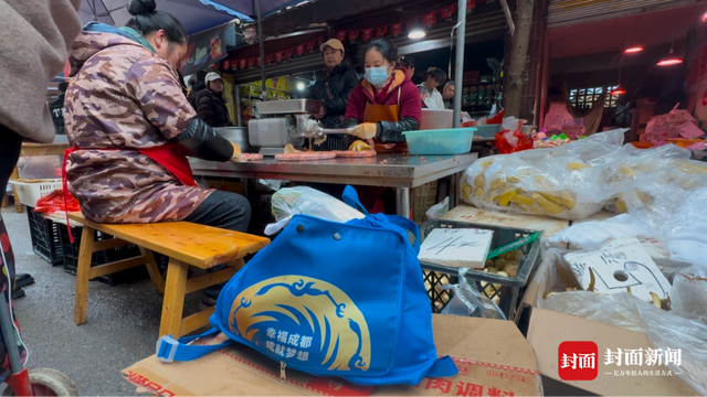 成都“买菜大军”乘地铁到资阳灌香肠 “相因”背后还有什么吸引力？丨封面头条-8.jpg