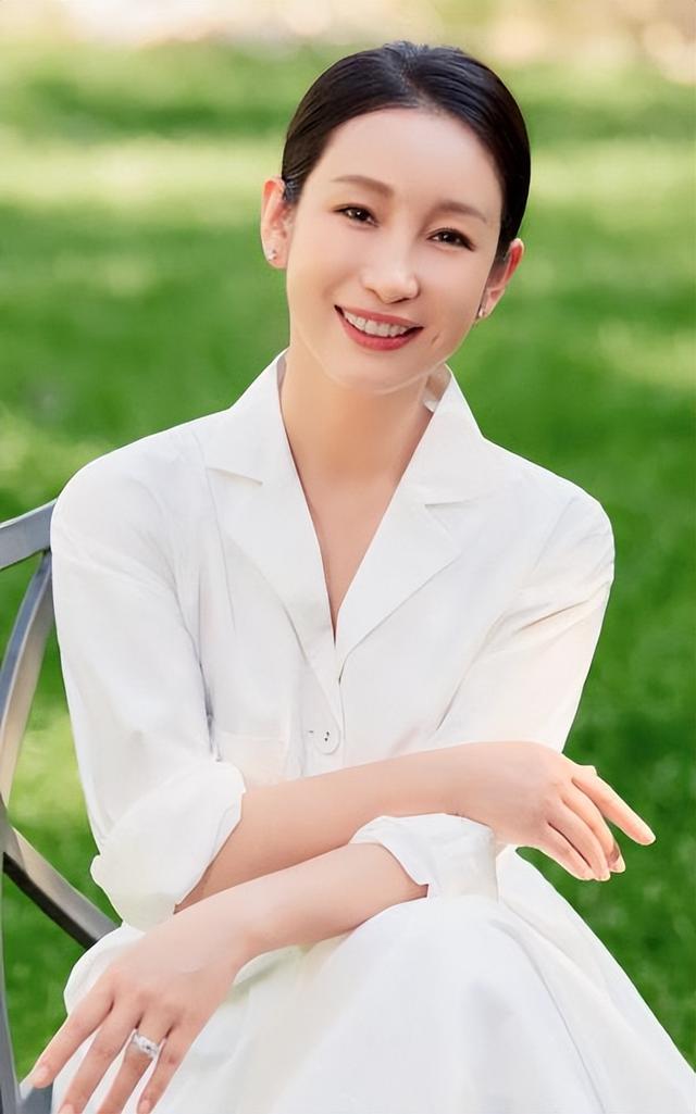 6根钢钉1根钢条，坚持了23年不动摇，袁泉的清醒打了多少明星的脸-8.jpg
