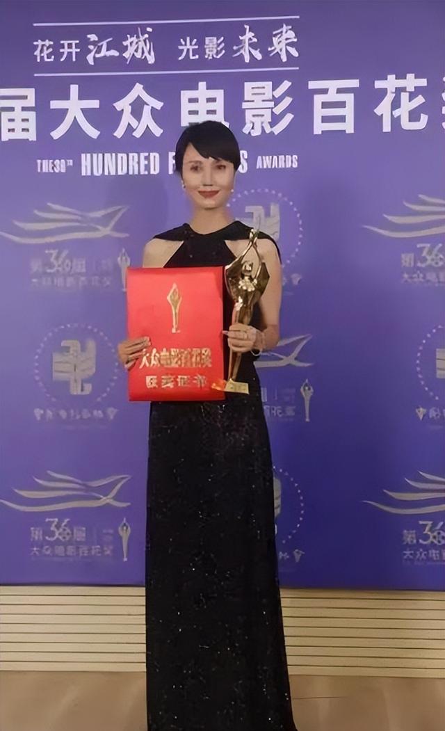 6根钢钉1根钢条，坚持了23年不动摇，袁泉的清醒打了多少明星的脸-14.jpg