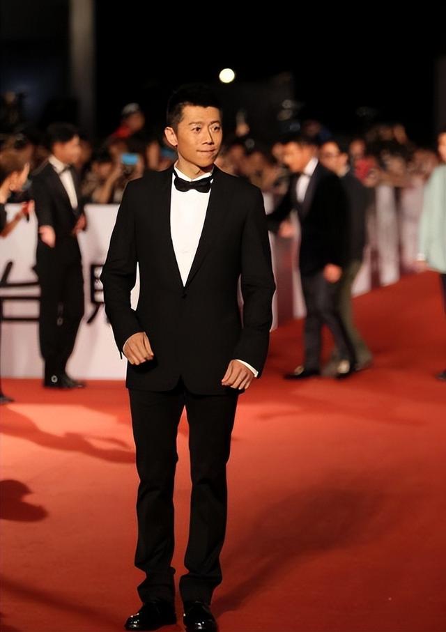 6根钢钉1根钢条，坚持了23年不动摇，袁泉的清醒打了多少明星的脸-18.jpg