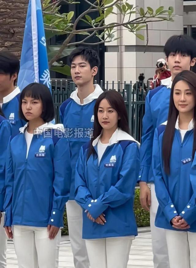 32位明星同框，娜然全场第一美，万鹏第二，张凯丽女儿太出彩了-6.jpg