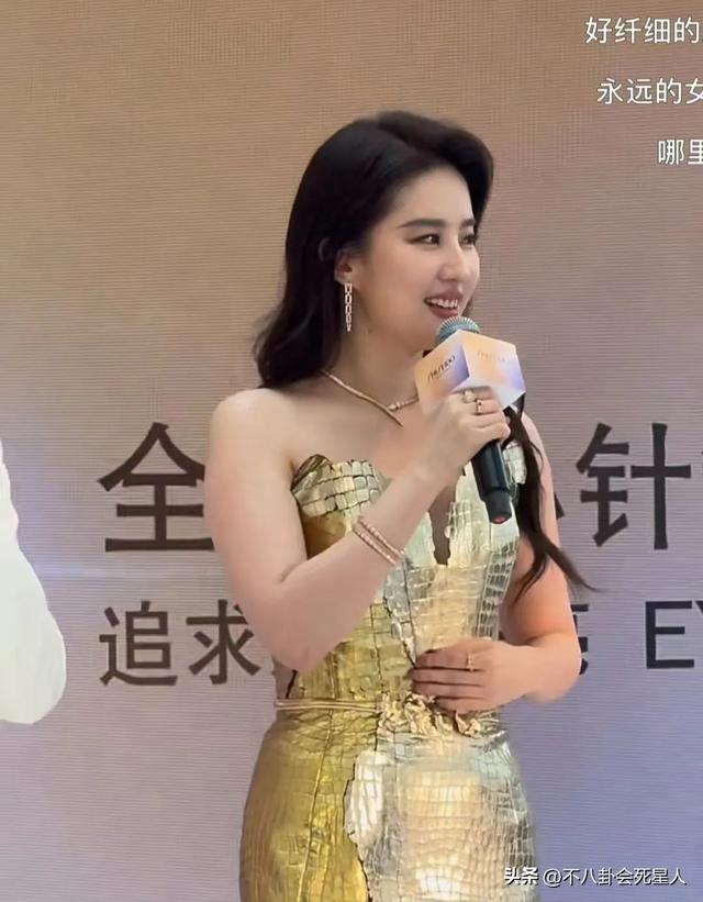 满脸痘、五五分、虎背熊腰，明星生图曝光，刘亦菲也“栽”了！-8.jpg