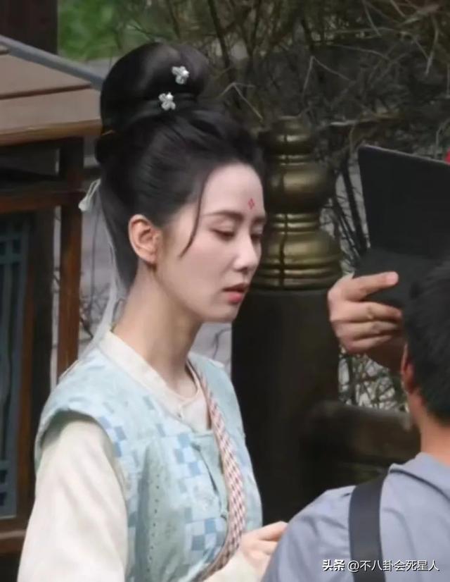 满脸痘、五五分、虎背熊腰，明星生图曝光，刘亦菲也“栽”了！-18.jpg