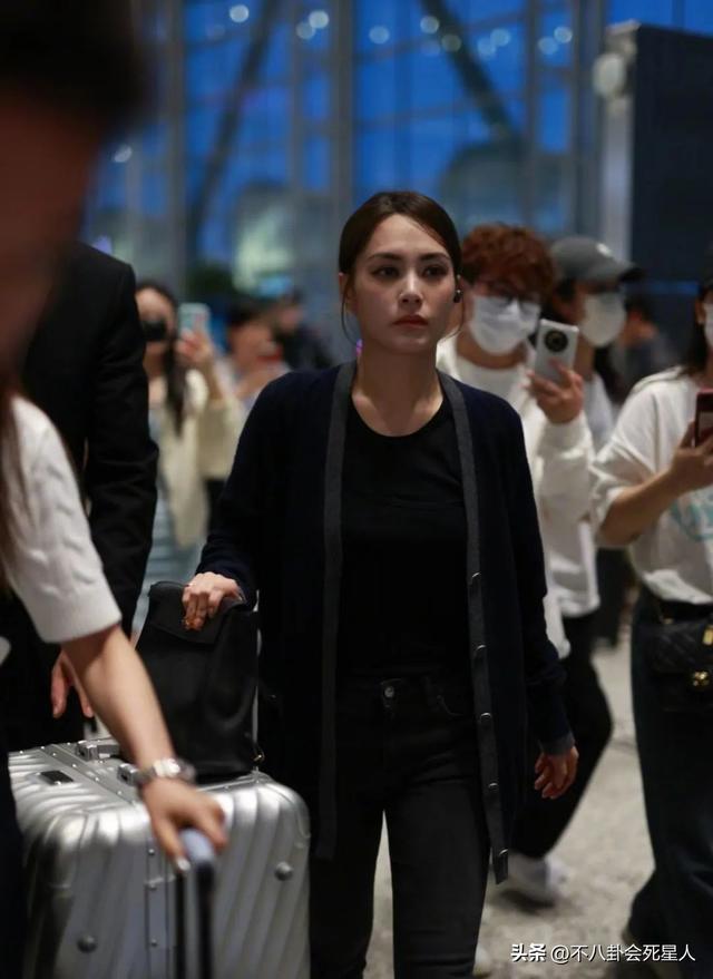 满脸痘、五五分、虎背熊腰，明星生图曝光，刘亦菲也“栽”了！-27.jpg