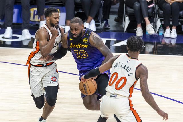 （体育）篮球——NBA常规赛：活塞胜湖人-4.jpg