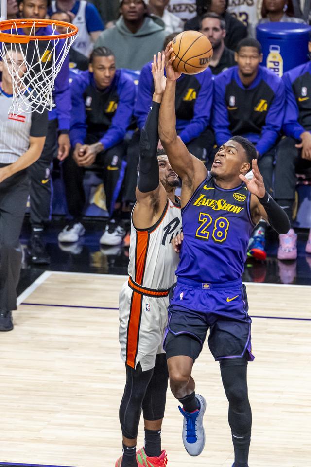 （体育）篮球——NBA常规赛：活塞胜湖人-5.jpg