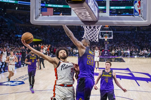 （体育）篮球——NBA常规赛：活塞胜湖人-6.jpg