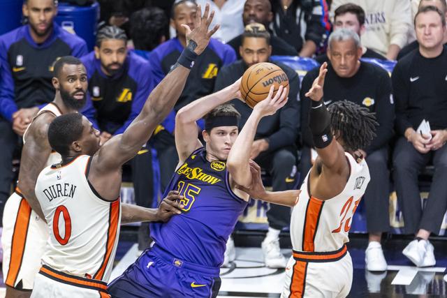 （体育）篮球——NBA常规赛：活塞胜湖人-7.jpg