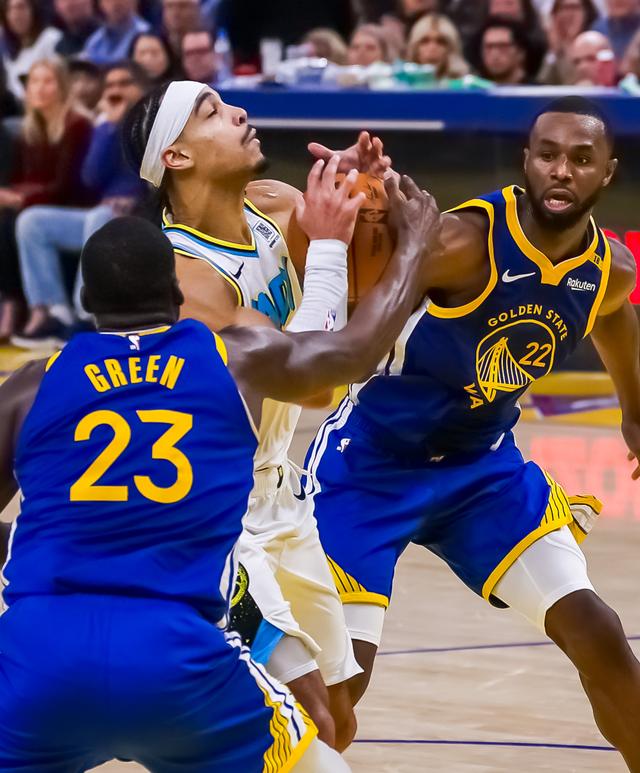 （体育）篮球——NBA常规赛：勇士不敌步行者-1.jpg