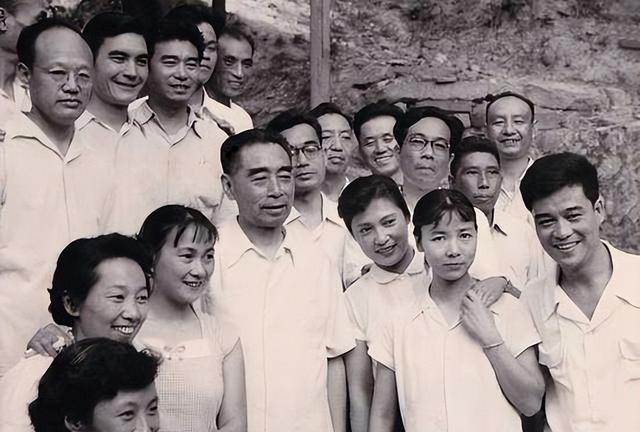 新中国“22大明星”：17位已离世，如今5位健在，最大的96最小86-7.jpg