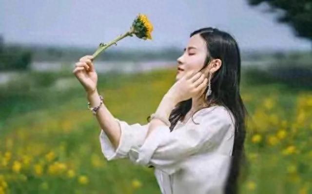 今日头条爆款文章：迷雾中的幡然醒悟——单身女子的情感轮回-1.jpg