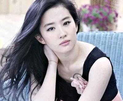 四位明星合照曝光：刘亦菲、李现、王诗龄与刘冲同框引热议-1.jpg