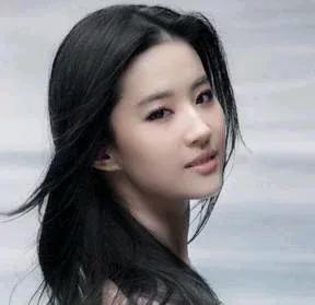 四位明星合照曝光：刘亦菲、李现、王诗龄与刘冲同框引热议-3.jpg