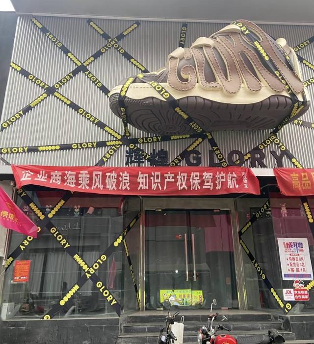 河南桑坡村的AB面：趋之若鹜的代购和满大街的“打假”标语｜封面头条-11.jpg