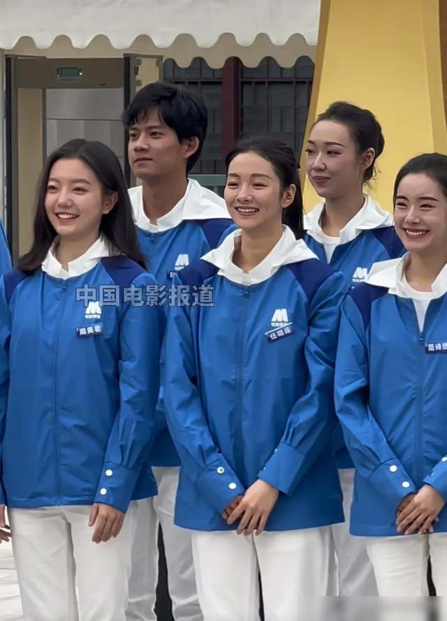 32位明星同框，娜然全场第一美，万鹏第二，张凯丽女儿太出彩了-9.jpg