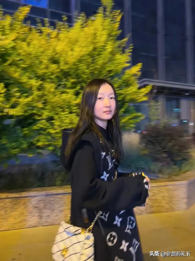 明星素颜真面目，林心如像农村大妈，朱丹肤色蜡黄，董洁真没想到-11.jpg