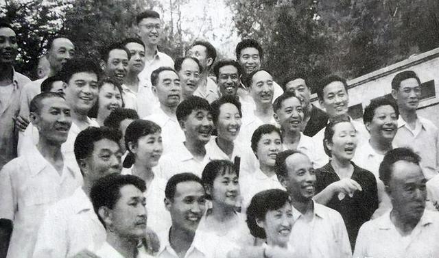 新中国“22大明星”：17位已离世，如今5位健在，最大的96最小86-16.jpg