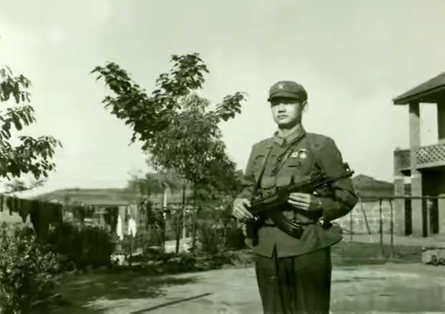 79年，连长给战士们做战前动员：大家不费吹灰之力就可以攻上山头-2.jpg