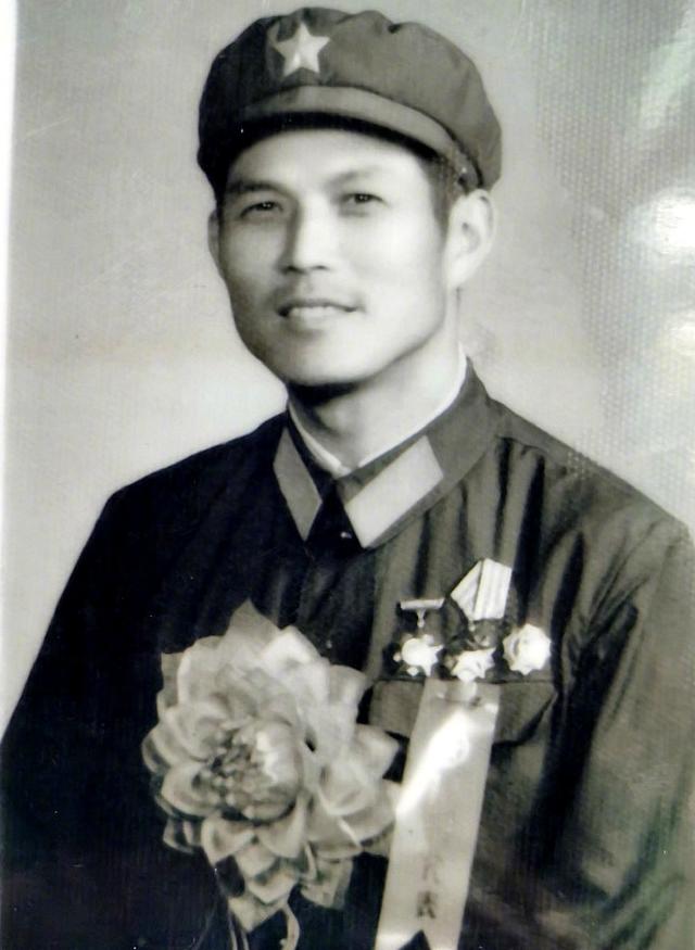 79年，连长给战士们做战前动员：大家不费吹灰之力就可以攻上山头-4.jpg